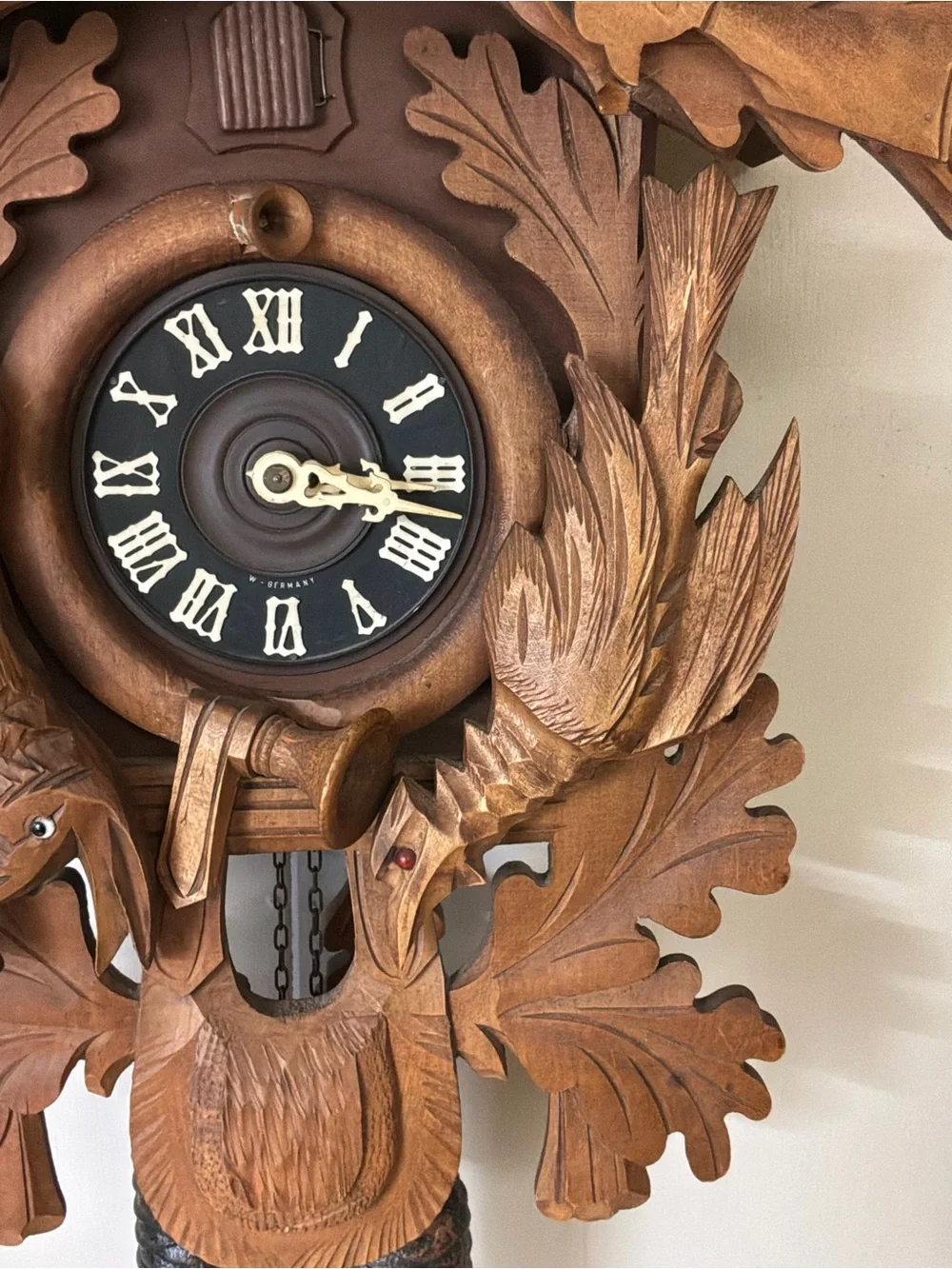 E Schmeckenbecher 1970 Black Forest 8 Day Cuckoo Clock Deer Rabbit Pheasant Guns